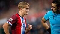 Odegaard alami cedera saat Norwegia hadapi Austria pada UEFA Nations League, Selasa (10/9) dini hari WIB. Engkelnya kena tekel lawan, dirinya pun cuma main 67 menit (Getty Images)