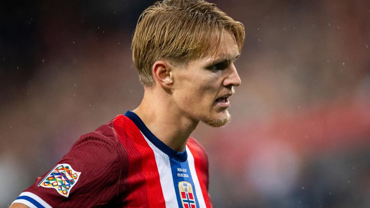 Martin Odegaard masih belum bisa dipastikan kapan pulih dari cedera engkelnya. (Foto: Getty Images/Mateusz Slodkowski)