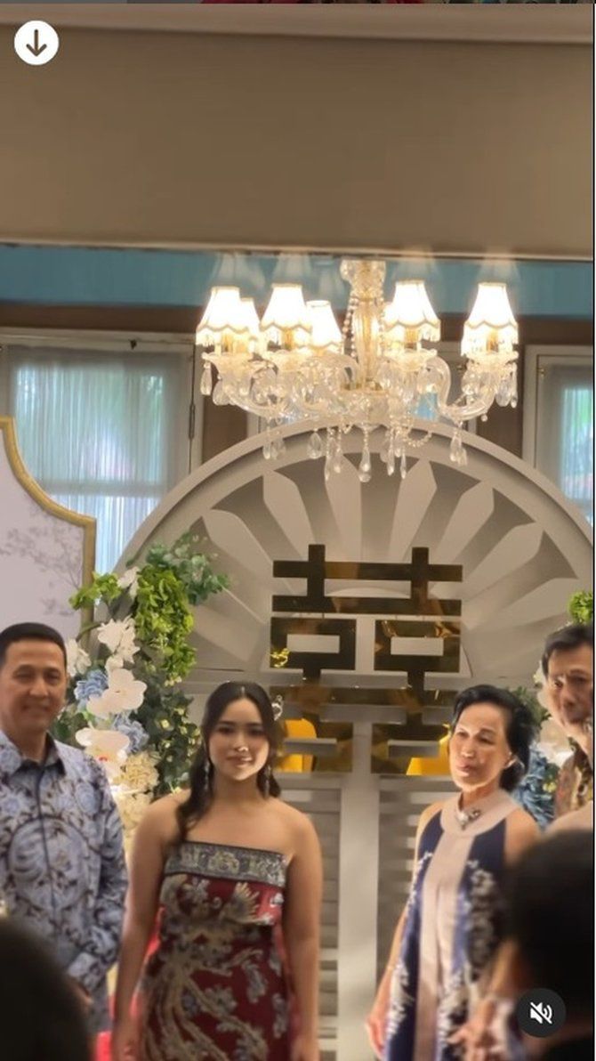 Momen Lamaran Anak Elma Theana Momen Lamaran Anak Elma Theana