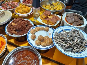 Meskipun Sederhana, Warung Nasi Ini Punya Lauk Minang yang Juara Lezatnya Meskipun Sederhana, Warung Nasi Ini Punya Lauk Minang yang Juara Lezatnya