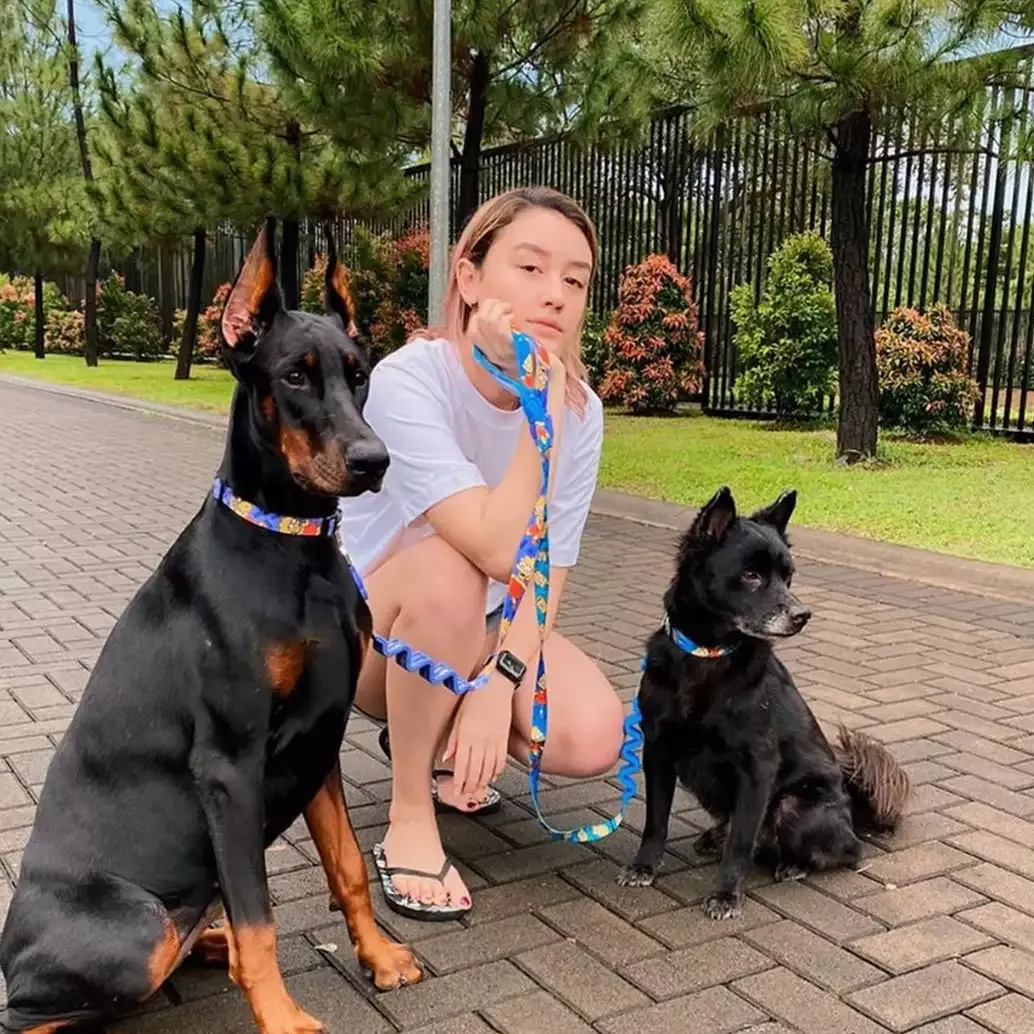 Momen Natasha Ryder dengan Anjingnya