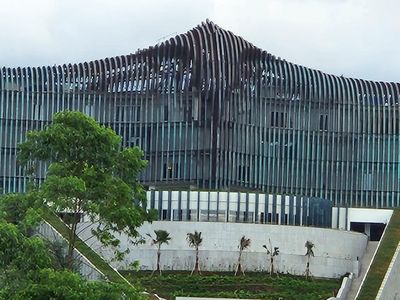Melihat Lebih Dekat Patung Istana Garuda IKN yang Warnanya Mulai Hijau