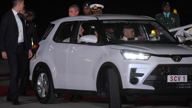 Pope Francis waves from the car as he departs for his hotel after arriving at Port Moresby International airport on September 6, 2024. Pope Francis landed in Papua New Guinea's Port Moresby on September 6, the second stop of a marathon 12-day tour to the Asia-Pacific region. (Photo by Andrew KUTAN / AFP)
