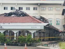 Penampakan Pos Bloc dan Masjid Usai Kebakaran Kini Digaris Polisi