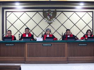 Hukuman Sekjen Kementan Kasdi Subagyono Juga Diperberat Jadi 9 Tahun Bui Hukuman Sekjen Kementan Kasdi Subagyono Juga Diperberat Jadi 9 Tahun Bui