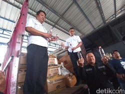 Pengiriman Miras dari Blitar ke Kalimantan Digagalkan, 2 Orang Ditangkap