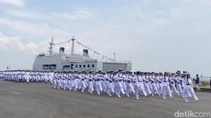 Peringatan HUT TNI AL ke-79 di Surabaya