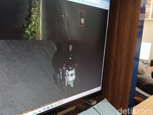 Heboh Pemotor Ditilang ETLE Bonceng Pocong Tak Pakai Helm, Begini Faktanya Heboh Pemotor Ditilang ETLE Bonceng Pocong Tak Pakai Helm, Begini Faktanya