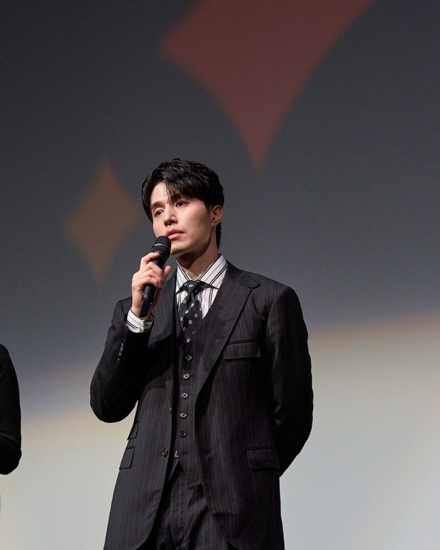 Potret Lee Dong Wook dalam acara 2024 Toronto International Film Festival/ Foto: instagram.com/kkbys Potret Lee Dong Wook dalam acara 2024 Toronto International Film Festival