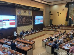 Rapat di DPR, Kepala BPIP Dicecar soal Polemik Jilbab bagi Paskibraka
