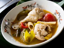 Resep Sup Ayam Asam Pedas ala Thailand Untuk Makan Siang