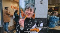 Ria SW Kulineran di Belanda, Jajan Kentang Goreng dan Cookies Viral