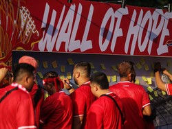 Tak lupa, sebagian suporter menuliskan harapan-harapannya di Wall of Hope.