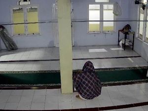 Terekam CCTV, Pencuri Uang Kotak Amal Musala di Bima Ditangkap Polisi Terekam CCTV, Pencuri Uang Kotak Amal Musala di Bima Ditangkap Polisi