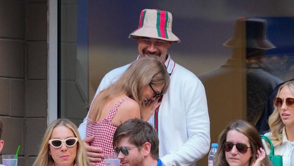 Foto: Taylor Swift dan Travis Kelce PDA di US Open 2024, Berpelukan Mesra