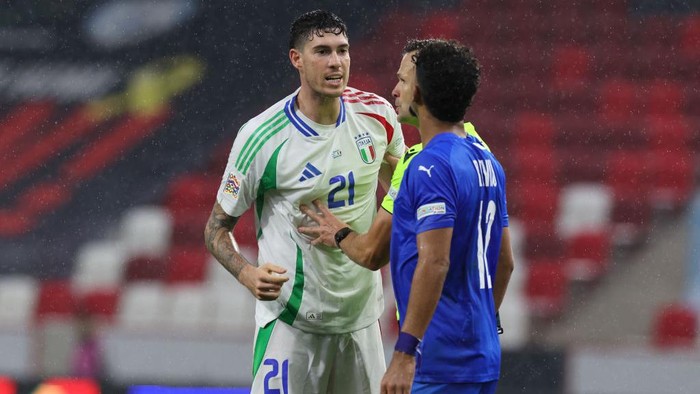 BUDAPEST, HUNGARY - SEPTEMBER 09:  Alessandro Bastoni of Italy reacts during the UEFA Nations League 2024/25 League A Group A2 match between Israel and Italy at Bozsik Stadion on September 09, 2024 in Budapest, Hungary. (Photo by Claudio Villa/Getty Images)