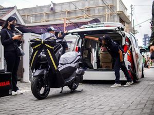 Bukan Pikap, Yamaha Nmax Turbo Ini Dikirim ke Konsumen Pakai Alphard