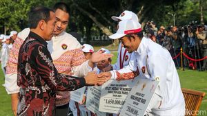 Momen 14 Peraih Medali Paralimpiade dapat Bonus dari Jokowi