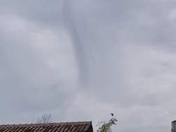 Puting Beliung di Langit Bandung Barat Terekam Kamera Warga