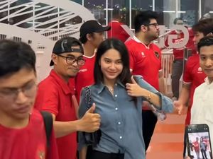 8 Foto Azizah Salsha Nonton Laga Indonesia vs Australia, Dukung Pratama Arhan 8 Foto Azizah Salsha Nonton Laga Indonesia vs Australia, Dukung Pratama Arhan