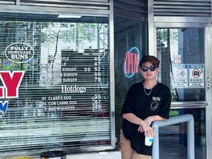 Gaya Skena Baim Alkatiri Hangout di Kafe hingga Jualan Sego Babat Gaya Skena Baim Alkatiri Hangout di Kafe hingga Jualan Sego Babat