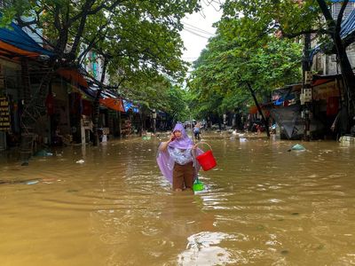 Banjir gegara Topan Yagi Masih Rendam Vietnam