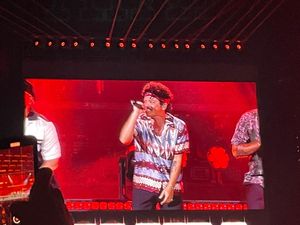 Gak Cuma Kangen Kamu Sayang, Bruno Mars Juga Minta Duit Banyak Gak Cuma Kangen Kamu Sayang, Bruno Mars Juga Minta Duit Banyak