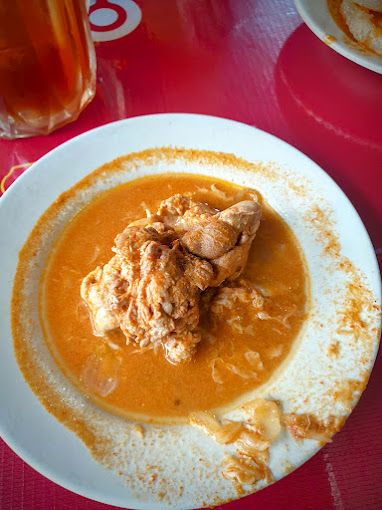Warung nasi Padang yang punya gulai otak enak.