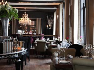 Hindari 4 Kesalahan Etiket Ini Saat Makan di Restoran Fine Dining Hindari 4 Kesalahan Etiket Ini Saat Makan di Restoran Fine Dining