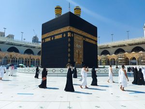 6 Tips Umrah di Bulan Ramadan agar Tetap Khusyuk Beribadah 6 Tips Umrah di Bulan Ramadan agar Tetap Khusyuk Beribadah