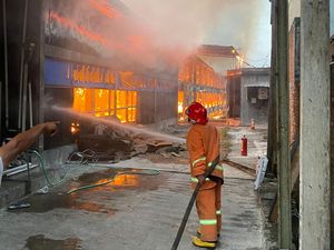 Kandang di Kudus Ludes Terbakar, 36 Ribu Bibit Ayam Mati Terpanggang Kandang di Kudus Ludes Terbakar, 36 Ribu Bibit Ayam Mati Terpanggang