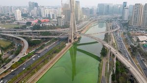 Kekeringan Bikin Sungai di Brasil Berubah Hijau