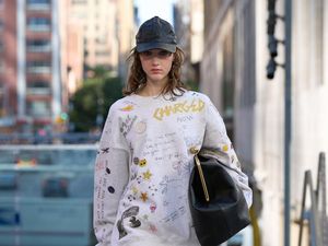 10 Koleksi Coach untuk Musim Semi 2025, Busana Klasik ala Anak Muda