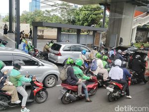 Lalin Jalan Gatot Subroto Tebet Arah Pancoran Jaksel Macet