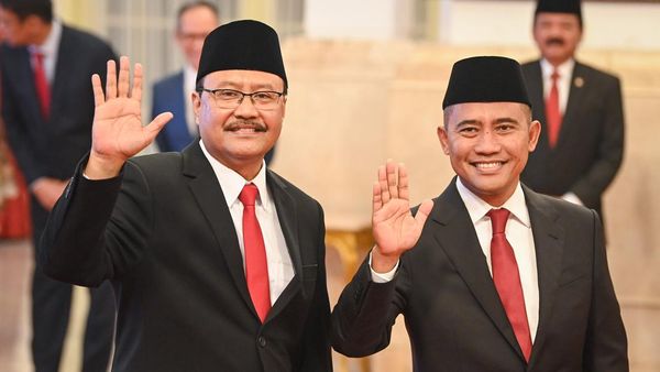 Momen Jokowi Lantik Mensos dan Kepala BNPT Baru