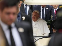 Hari ke-14 Dirawat di RS, Paus Fransiskus Membaik