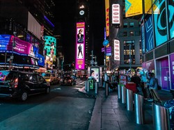 Gokil! Album Head, Head, Head Oslo Ibrahim Nongol di Times Square