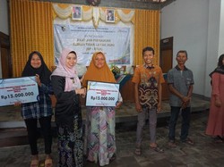 Rumah Bambu Kini Jadi Rumah Layak Huni Berkat Bantuan Bupati Eistianah