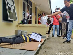 Polisi Gelar Rekonstruksi Pembunuhan Juanda yang Tewas Ditusuk Saat Makan Bakso