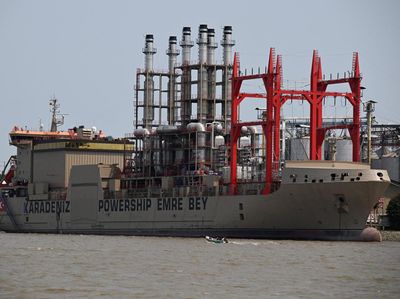 Potret Kapal Tongkang Turki Uji Coba Pasok Kebutuhan Listrik Ekuador