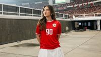 Gaya Merah-putih Raisa Nyanyi untuk Timnas, Disebut Queen of GBK