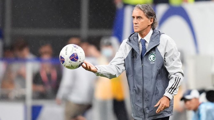 DALIAN, CHINA - SEPTEMBER 10: Head Coach Roberto Mancini of Saudi Arabia  reacts during the FIFA World Cup Asian 3rd Qualifier Group C match between China and Saudi Arabia at Dalian Barracuda Bay Professional Football Stadium on September 10, 2024 in Dalian, China. (Photo by Fred Lee/Getty Images)