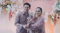 7 Foto Andrew Andika & Tengku Dewi di Aqiqah Anak, Dulu Selingkuh Kini Akur