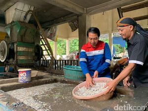 Top! Di Sini Sampah Plastik Disulap Jadi Cuan Top! Di Sini Sampah Plastik Disulap Jadi Cuan