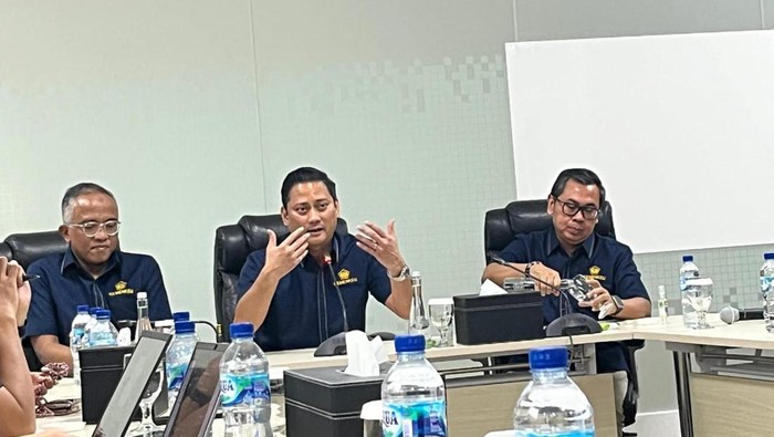 Wakil Menteri Keuangan II Thomas Djiwandono Wakil Menteri Keuangan II Thomas Djiwandono.
