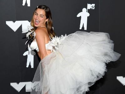 Foto: Gaya Viral Addison Rae di MTV VMA 2024, Hanya Pakai Bra dan Underwear