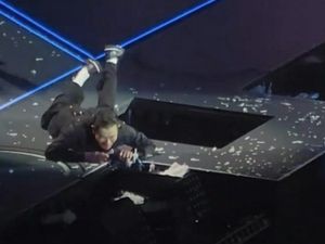 Detik-detik Andy Lau Jatuh di Atas Panggung