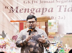 Mas Dhito Janji Akan Perbaiki Sarana Prasarana GKJW Segaran