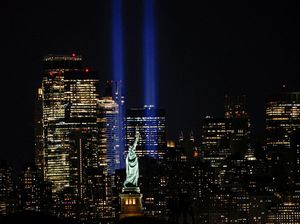 Cahaya Kembar Tembus Langit New York Peringati Tragedi 9/11 Cahaya Kembar Tembus Langit New York Peringati Tragedi 9/11
