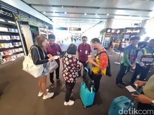 Kisah Dua WNA Sakit Jiwa Dipulangkan dari Bali Kisah Dua WNA Sakit Jiwa Dipulangkan dari Bali